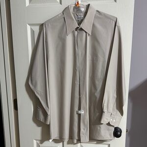 Van Heusen Gray Poplin Dress Shirt with Pointed Collar 32/33